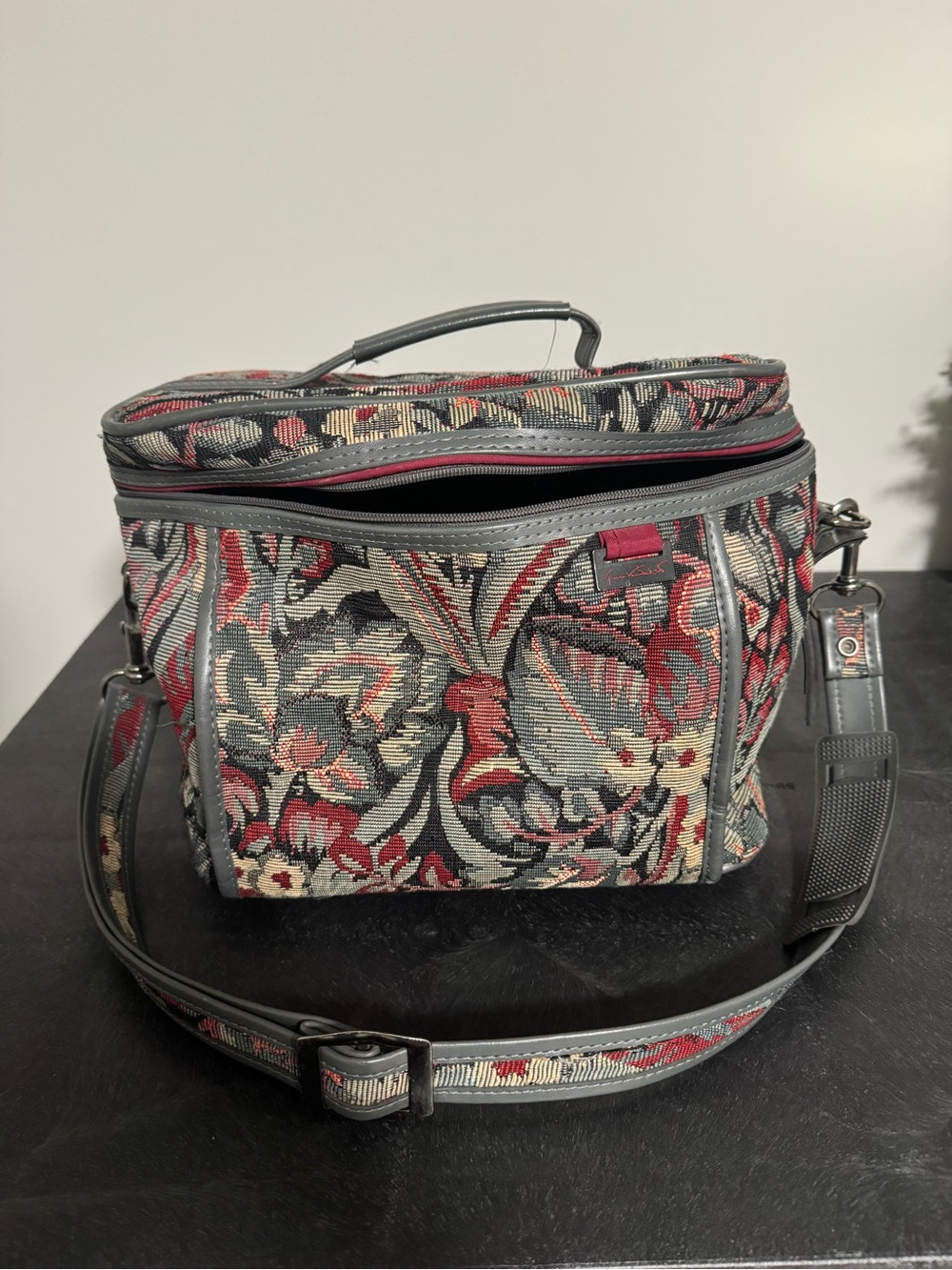 Vintage Gloria Vanderbilt Tapestry Train Case Cosmetic Travel Luggage